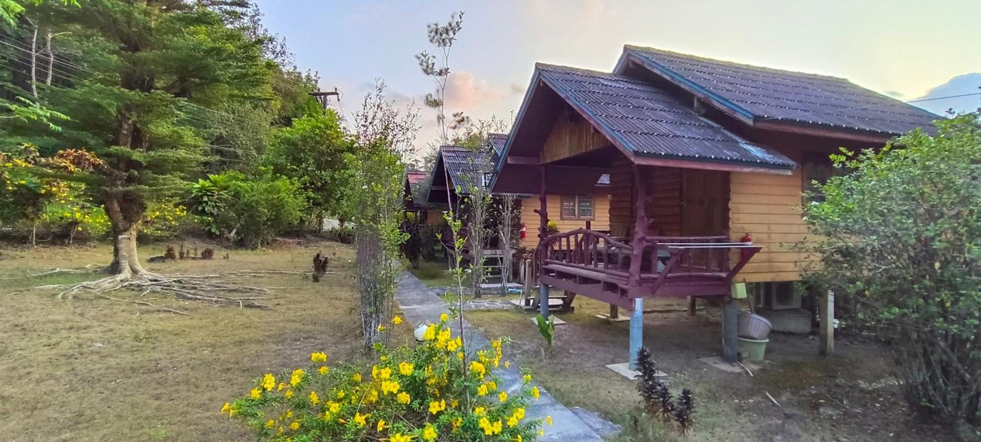 Ta Yai Homestay Ko Kut Exterior photo